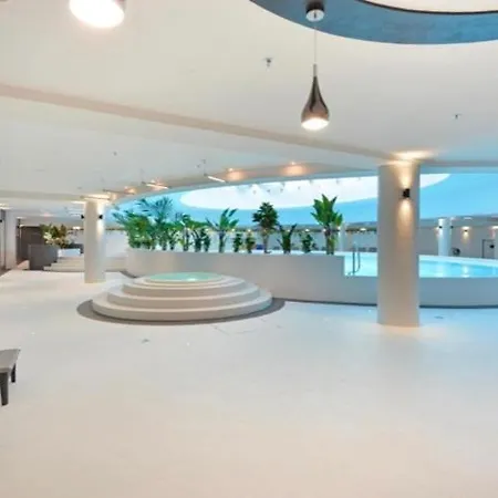Hanza Tower Bohemia 23 Pool & Spa Appartement *